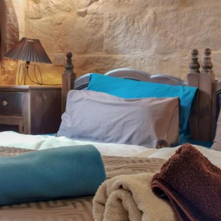 Peaceful Farmhouse Stay With Cozy Yard Għarb Екстериор снимка