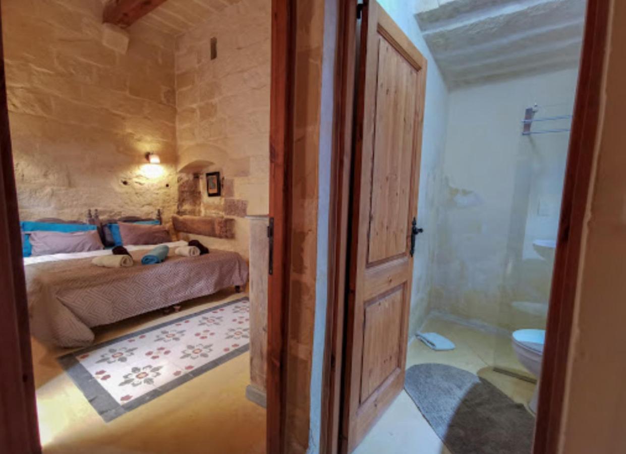 Peaceful Farmhouse Stay With Cozy Yard Għarb Екстериор снимка