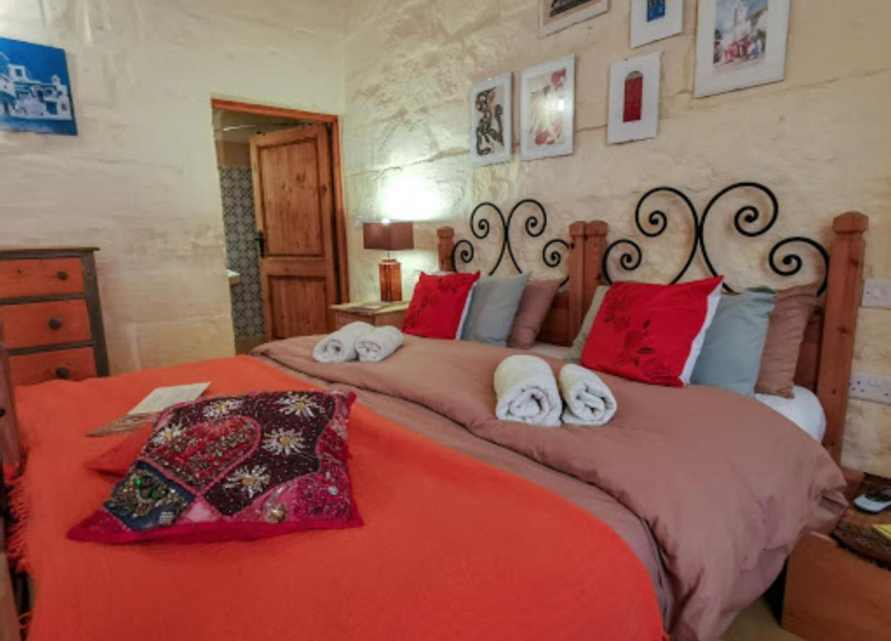 Peaceful Farmhouse Stay With Cozy Yard Għarb Екстериор снимка