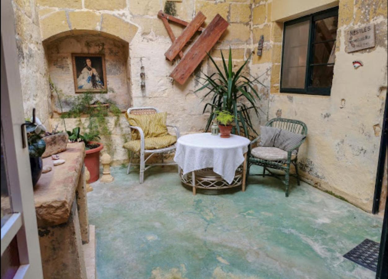 Peaceful Farmhouse Stay With Cozy Yard Għarb Екстериор снимка