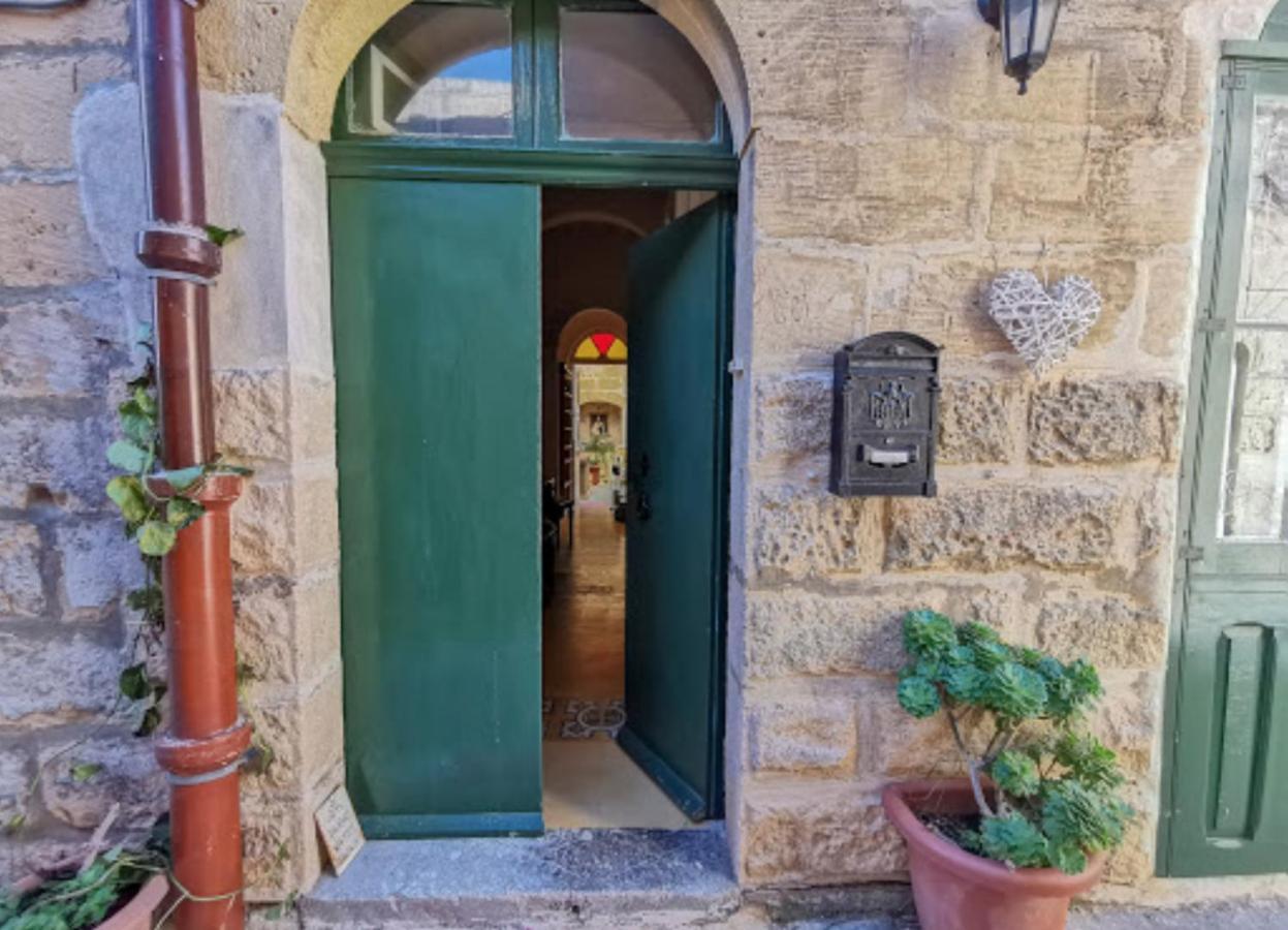Peaceful Farmhouse Stay With Cozy Yard Għarb Екстериор снимка