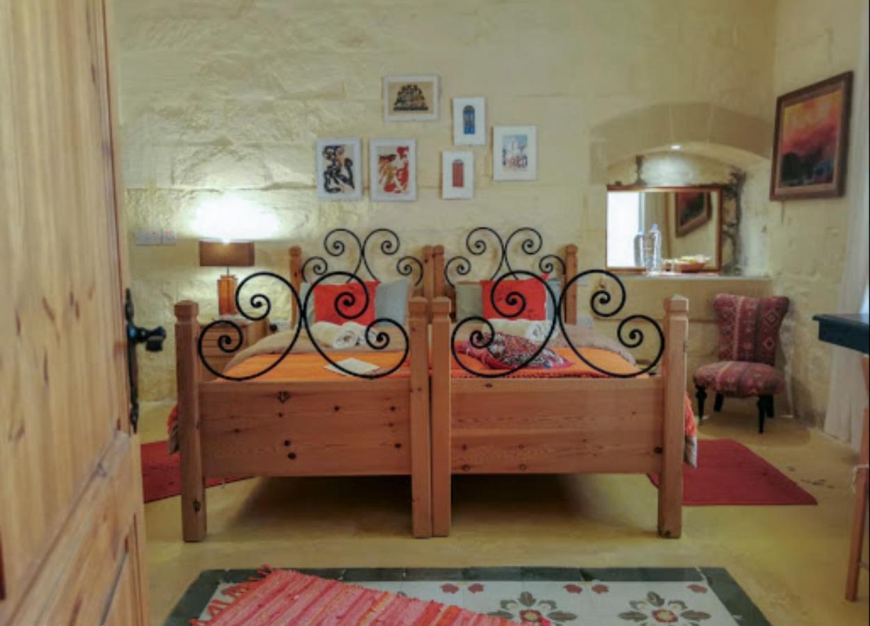 Peaceful Farmhouse Stay With Cozy Yard Għarb Екстериор снимка