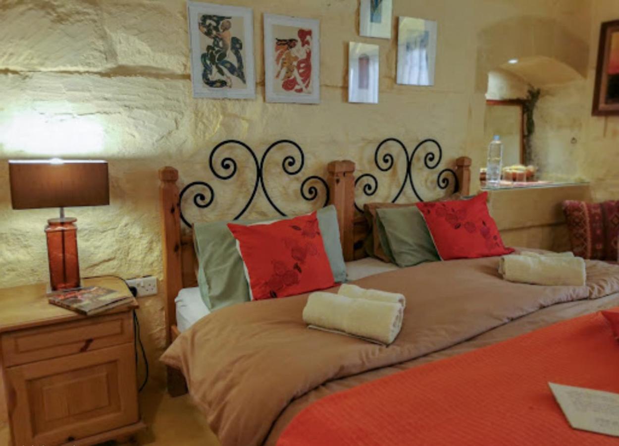 Peaceful Farmhouse Stay With Cozy Yard Għarb Екстериор снимка