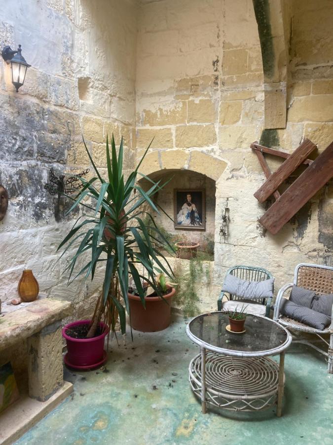Peaceful Farmhouse Stay With Cozy Yard Għarb Екстериор снимка