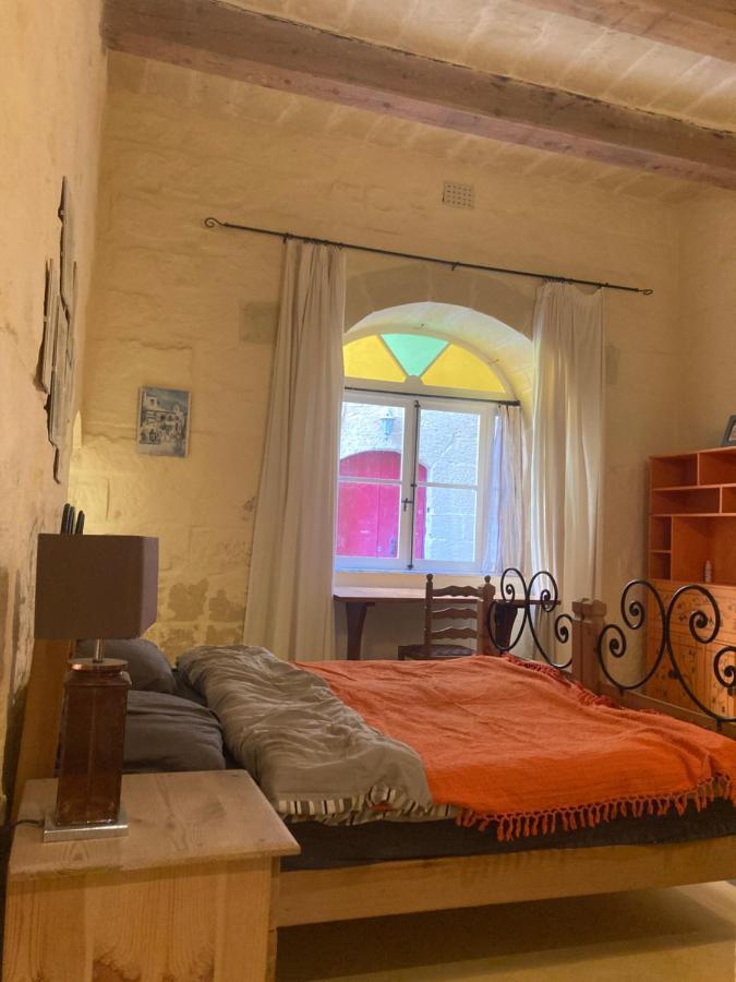 Peaceful Farmhouse Stay With Cozy Yard Għarb Екстериор снимка