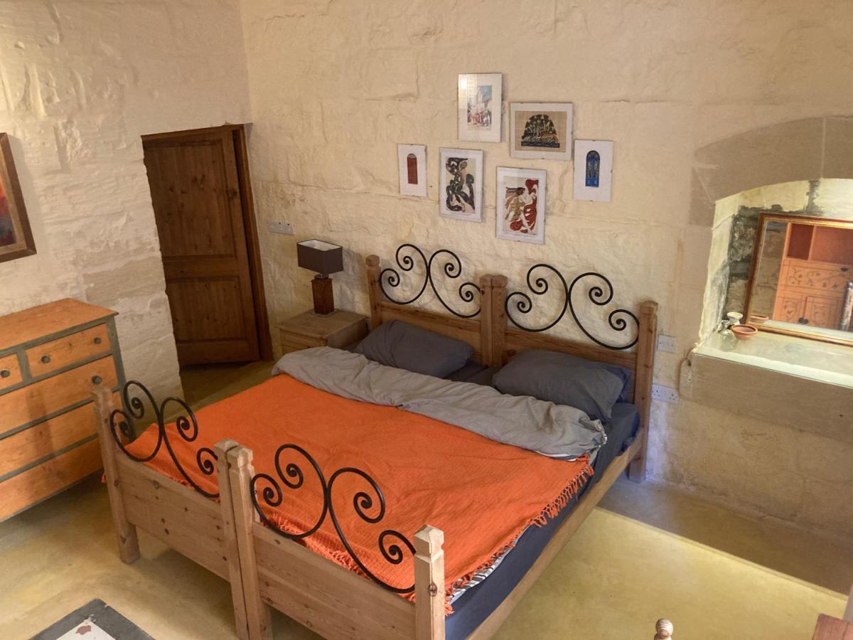 Peaceful Farmhouse Stay With Cozy Yard Għarb Екстериор снимка