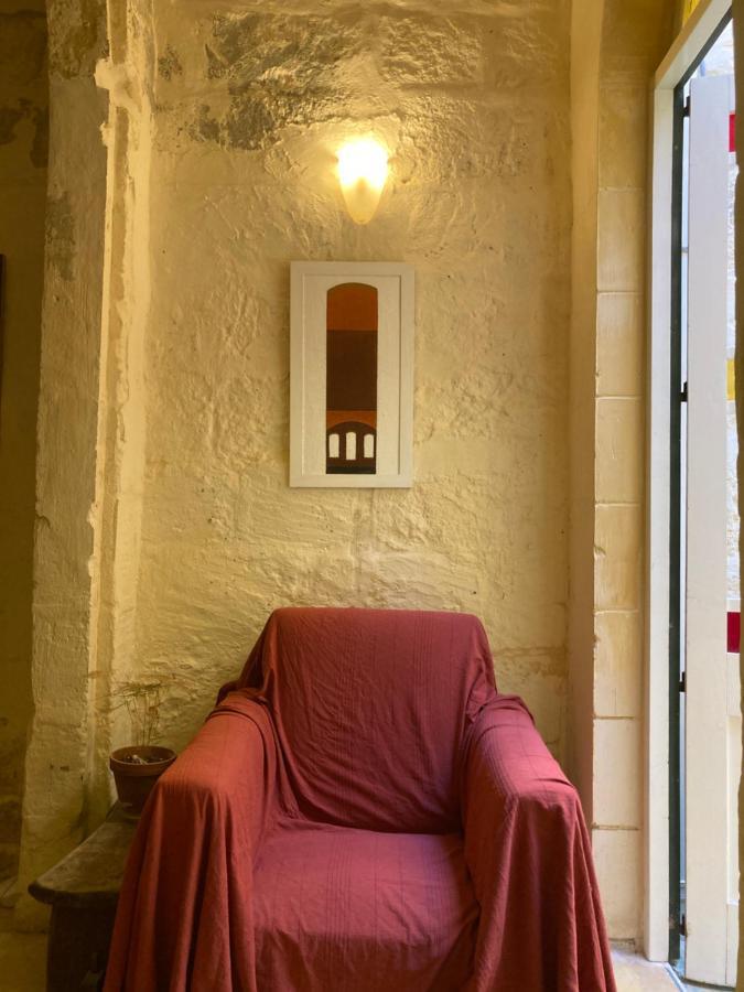 Peaceful Farmhouse Stay With Cozy Yard Għarb Екстериор снимка