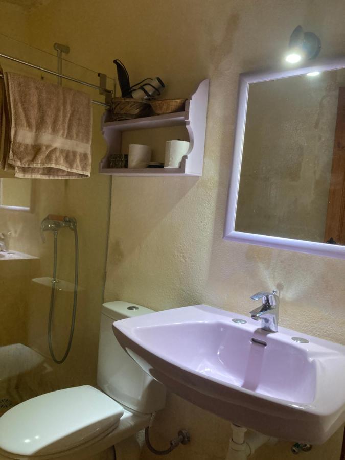 Peaceful Farmhouse Stay With Cozy Yard Għarb Екстериор снимка