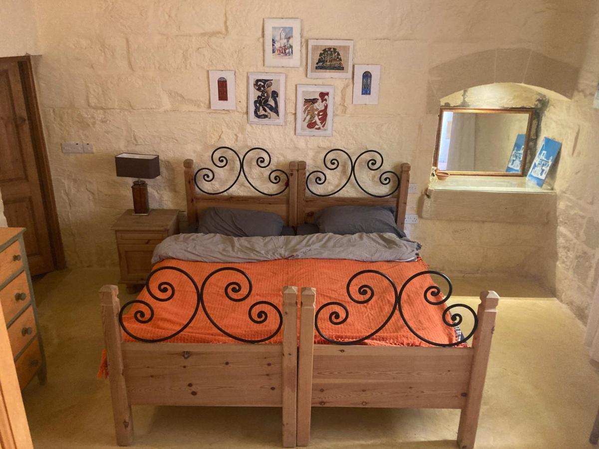 Peaceful Farmhouse Stay With Cozy Yard Għarb Екстериор снимка