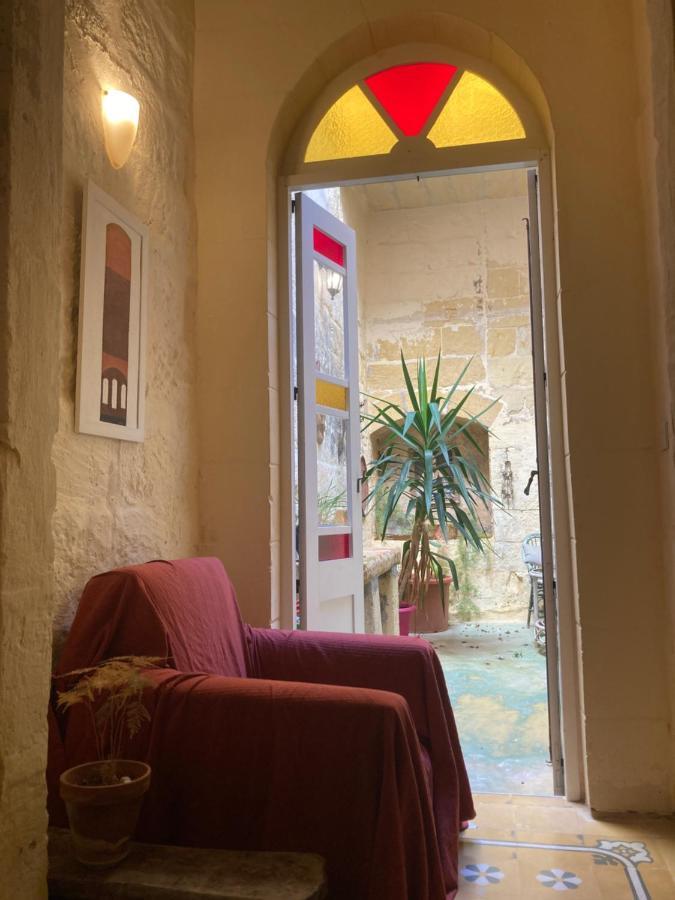 Peaceful Farmhouse Stay With Cozy Yard Għarb Екстериор снимка