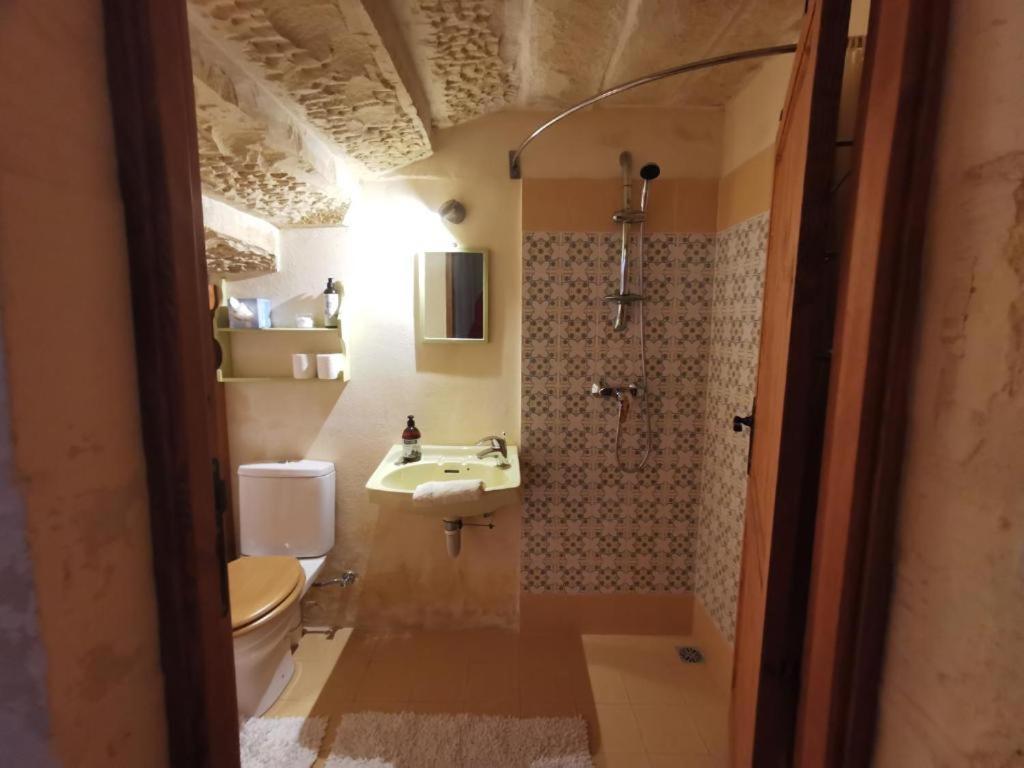 Peaceful Farmhouse Stay With Cozy Yard Għarb Екстериор снимка